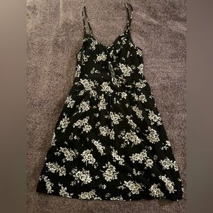 🤯 Floral Dress w/Pockets! 🖤🤍